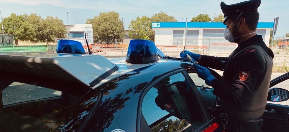 Risse tra i clienti e assembramenti, sospesa la licenza a un circolo privato